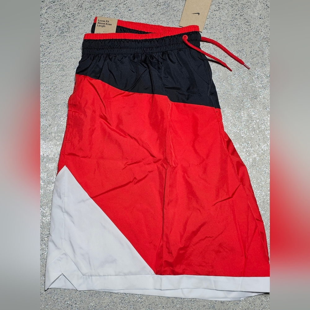 Nike Men's DNA Woven Red Shorts 4XL (NWT) - Picture 2 of 10